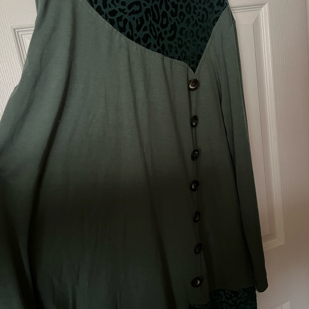 Green Button-Down Tunic With Leopard Print - image 2